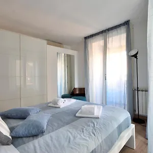 La Casa Di Carta In Piazza Stesicoro , Catane Italie